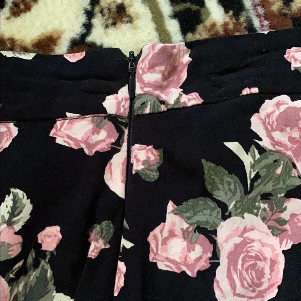 Shorts - Picture 3 of 3